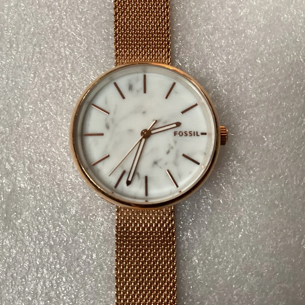 Fossil Hutton Three-Hand Rose Gold-tone Women’s Watch (BQ3491)